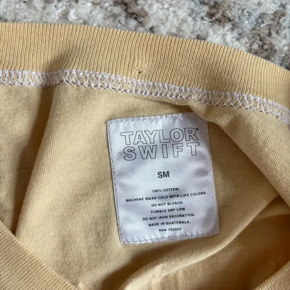 Taylor Swift Golden Like Daylight Spirit Jersey Long-Sleeve Top Graphic Rare - Picture 5 of 5